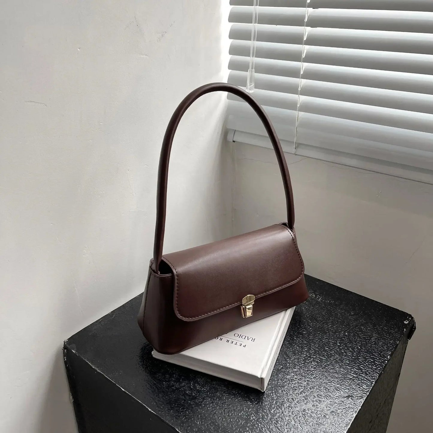Women's Shoulder Bag Handbag Retro Underarm Bag Fashion Simple Solid Color New Hand Shoulder Bag 