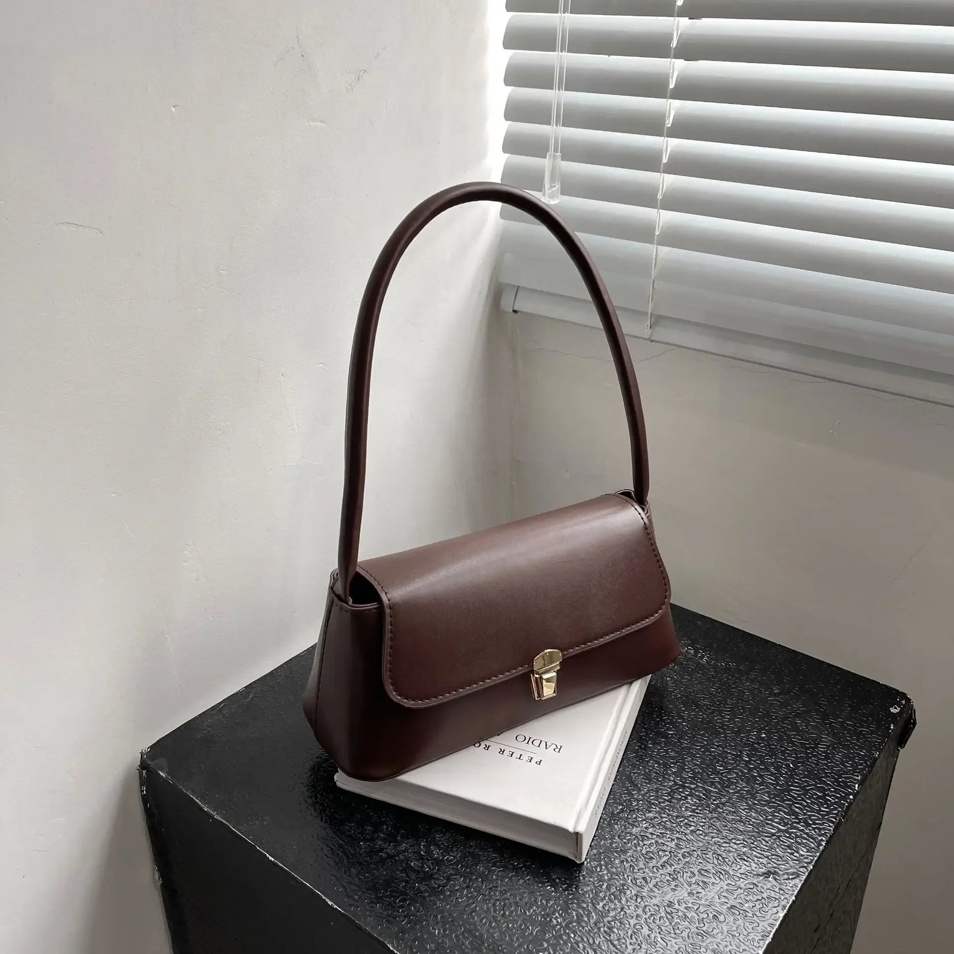 Women's Shoulder Bag Handbag Retro Underarm Bag Fashion Simple Solid Color New Hand Shoulder Bag 